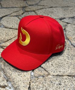Degrey nón lưỡi trai form frame cap basic thêu logo thiết kế thời trang đơn giản màu đỏ
